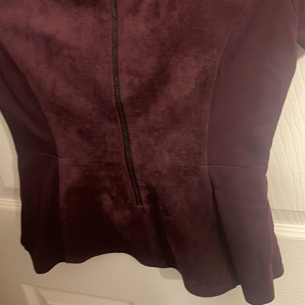 BCBG MaxAzria Peplum Blouse. XSmall - Picture 7 of 7